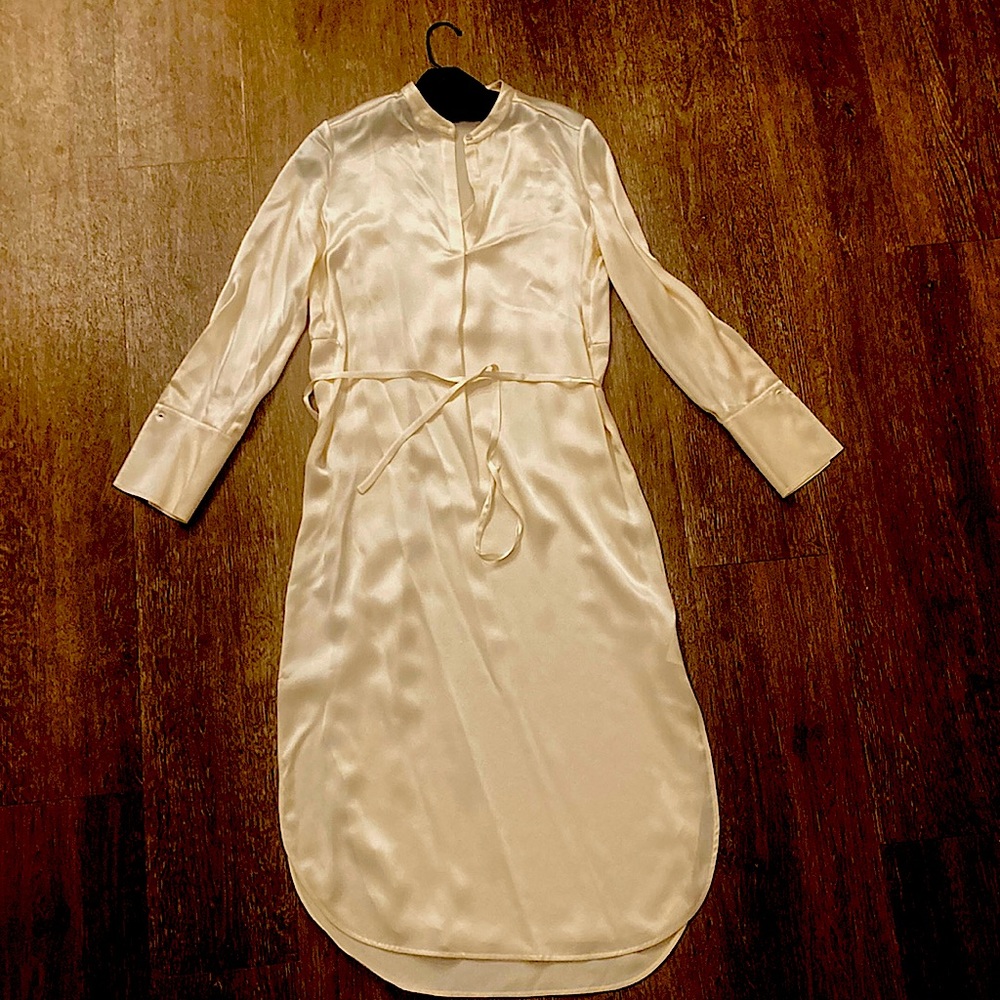 Gorgeous silk Vince dress! Size 4 (true to size with zero give)